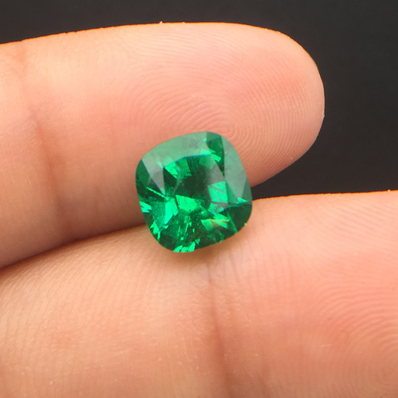 哥伦比亚祖母绿裸石2.03克拉 vivid green muzo minor