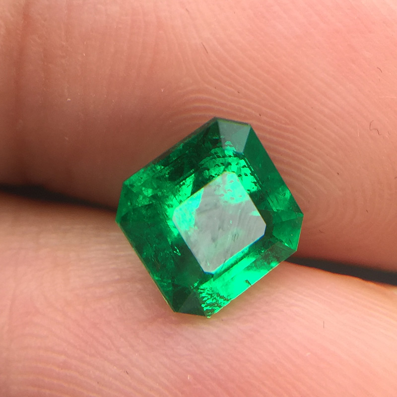 哥伦比亚祖母绿裸石1.41克拉 vivid green muzo insignificant