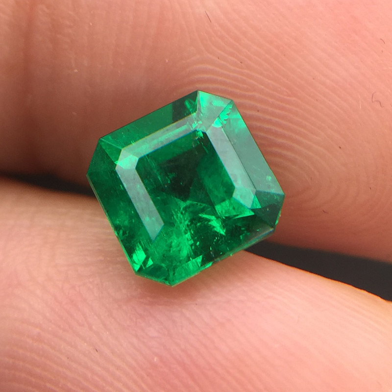 哥伦比亚祖母绿裸石1.41克拉 vivid green muzo insignificant