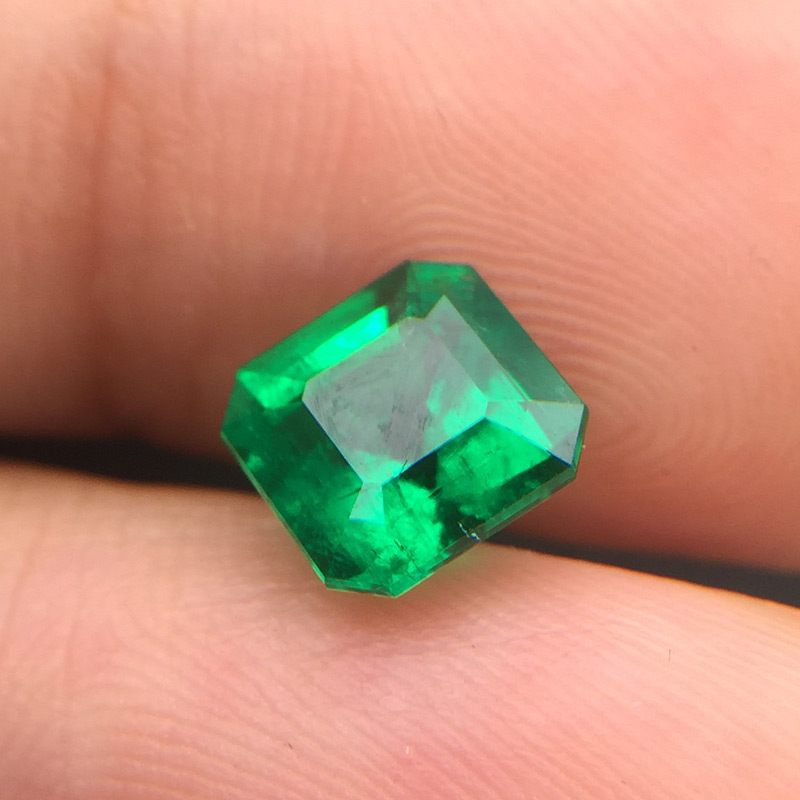 哥伦比亚祖母绿裸石1.41克拉 vivid green muzo insignificant