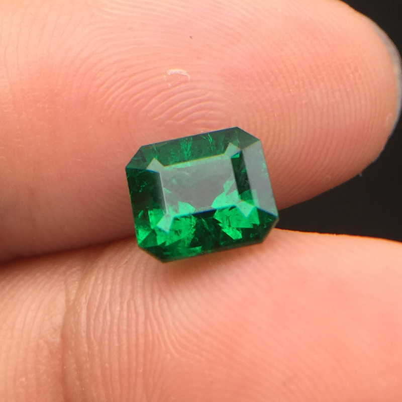 哥伦比亚祖母绿裸石1.36克拉vivid green muzo minor