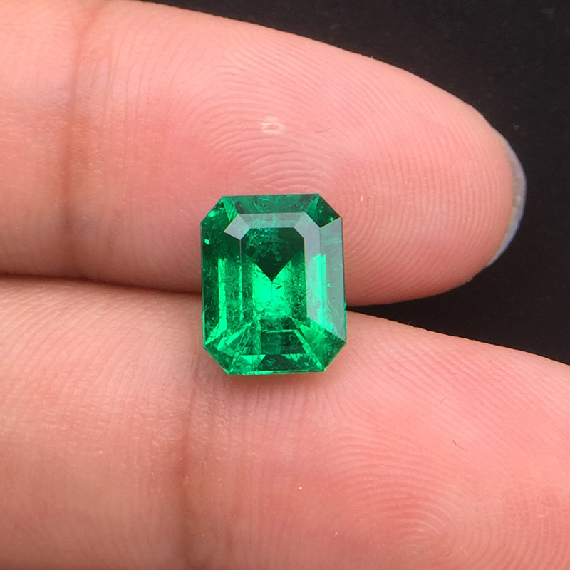 哥伦比亚祖母绿裸石2.15克拉vivid green muzo minor