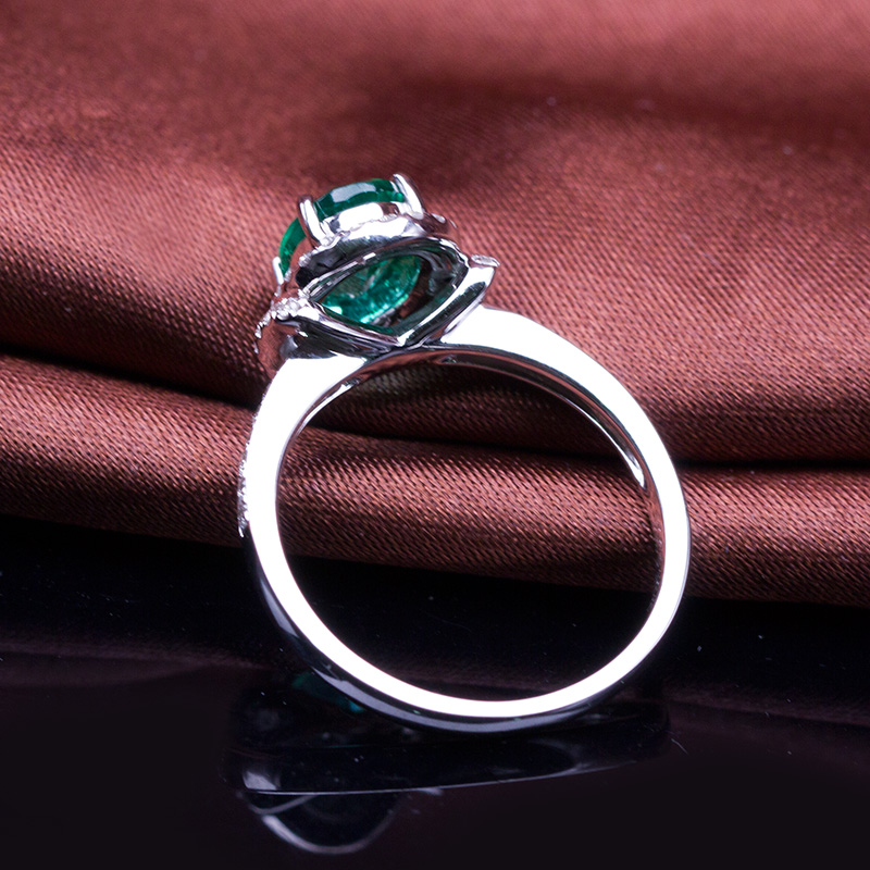 白18K金祖母绿钻戒1.12ct 强火彩椭圆刻面戒指