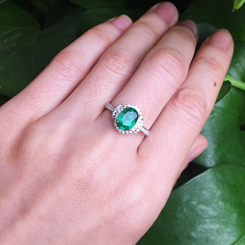 白18K金祖母绿钻戒1.12ct 强火彩椭圆刻面戒指