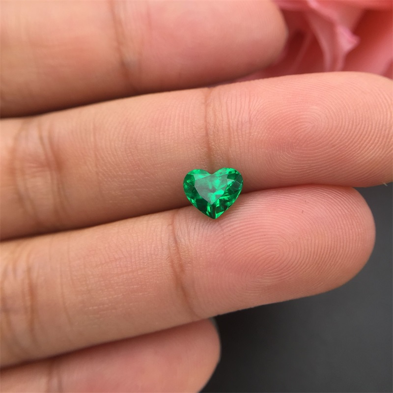 祖母绿裸石桃心形祖母绿 木佐绿 1.04克拉 vivid muzo穆佐 minor
