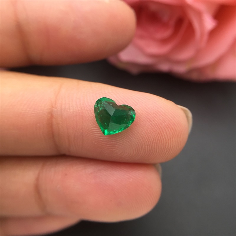 祖母绿裸石桃心形祖母绿 木佐绿 1.04克拉 vivid muzo穆佐 minor