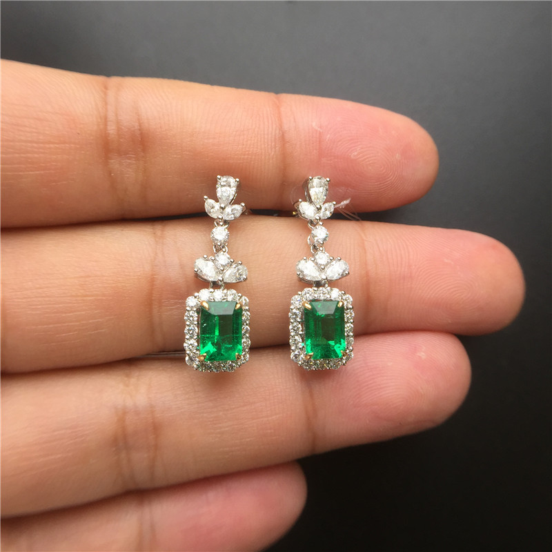 白18K金祖母绿耳钉2.136ct/2p