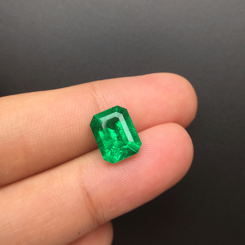 哥伦比亚祖母绿裸石2.69克拉vivid green