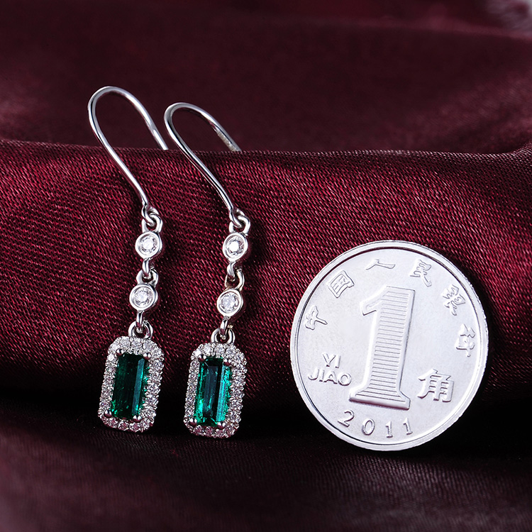 白18K祖母绿耳钉0.515克拉