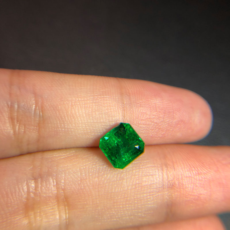 赞比亚祖母绿裸石1.65ctVIVID GREEN
