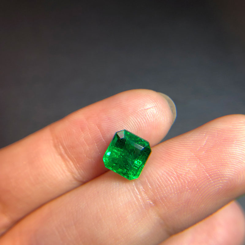 赞比亚祖母绿裸石1.65ctVIVID GREEN