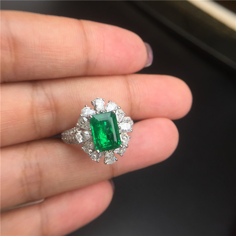 白18K金2克拉祖母绿钻石戒指 经典奢华宝石戒