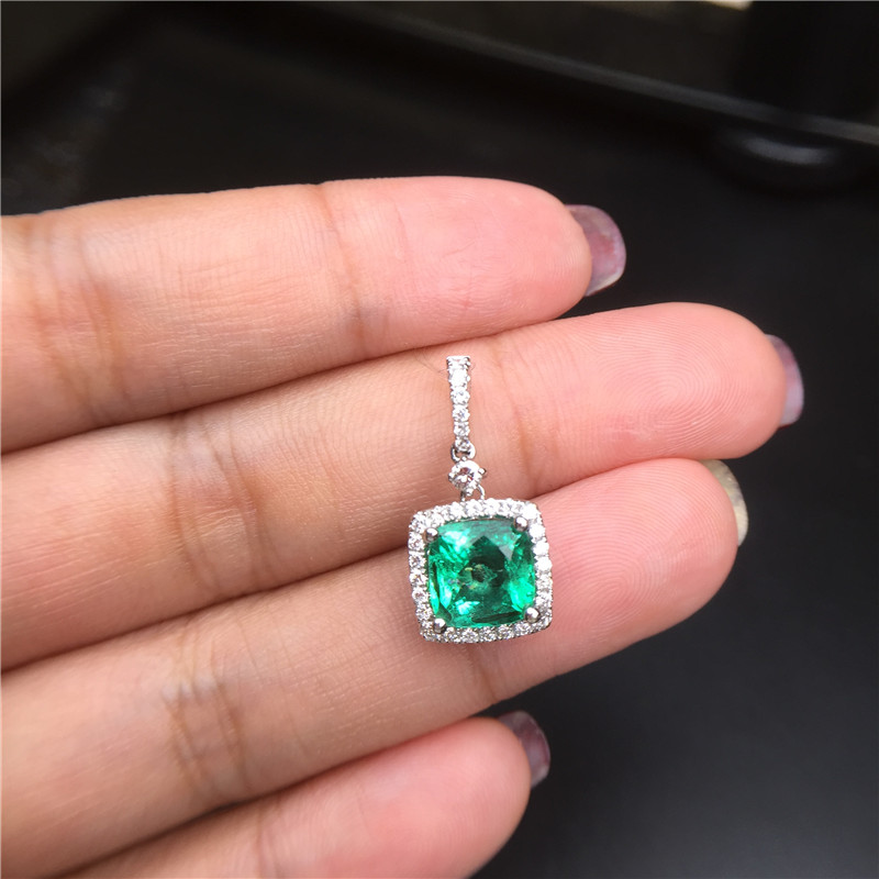 白18K金祖母绿钻石吊坠1.816ct 垫形哥伦比亚吊坠
