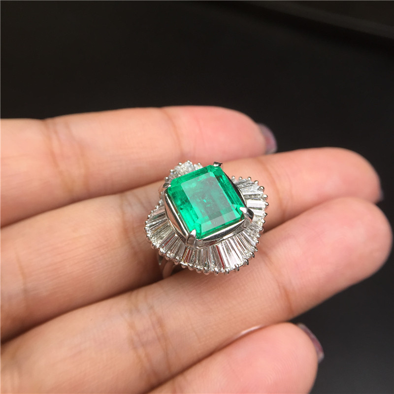 PT铂金条形钻石镶嵌哥伦比亚祖母绿戒指5.7克拉