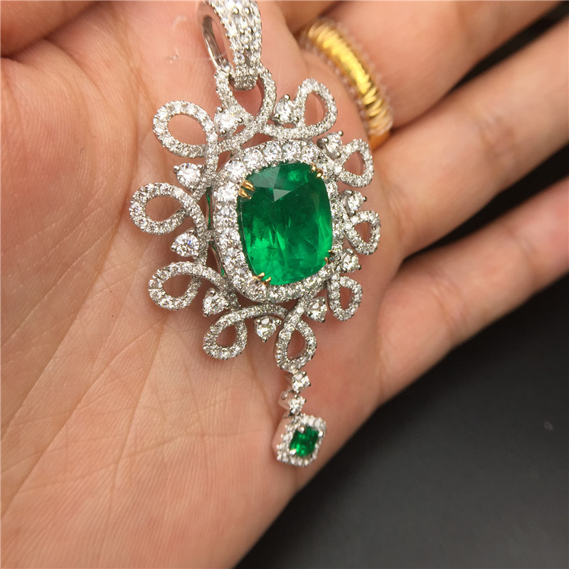 白18K祖母绿钻坠7.03ct