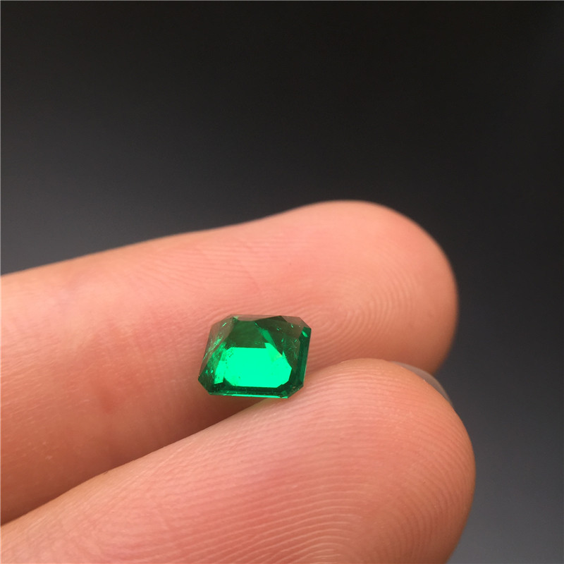 祖母绿裸石0.97 muzo