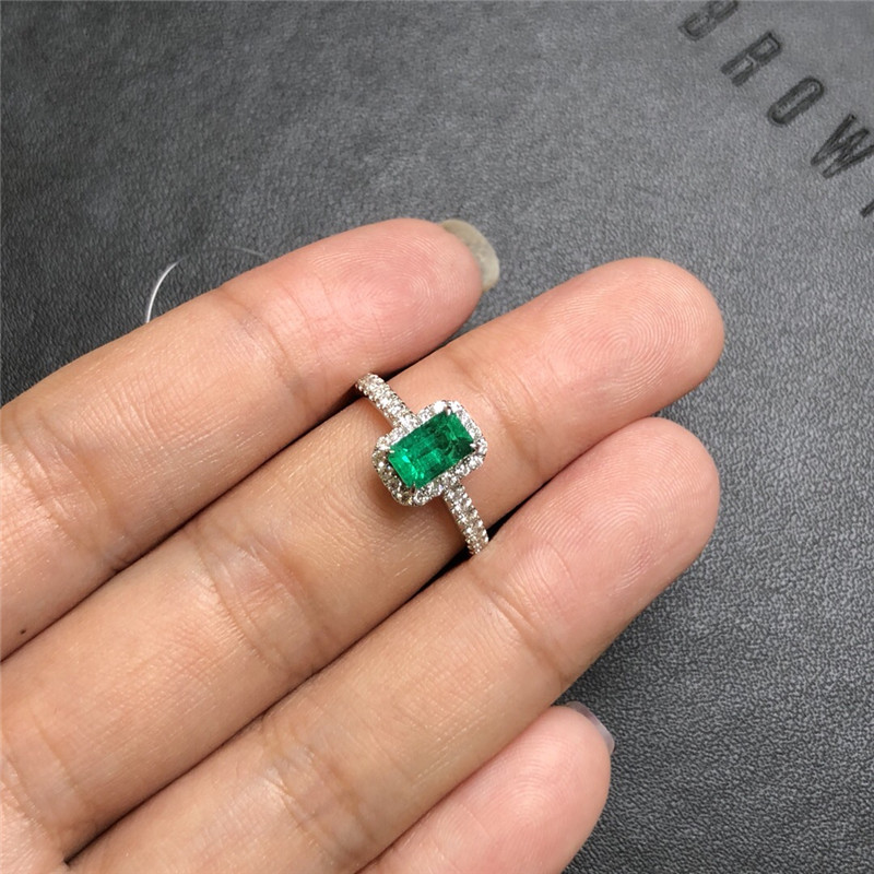 白18K金祖母绿钻戒0.72ct