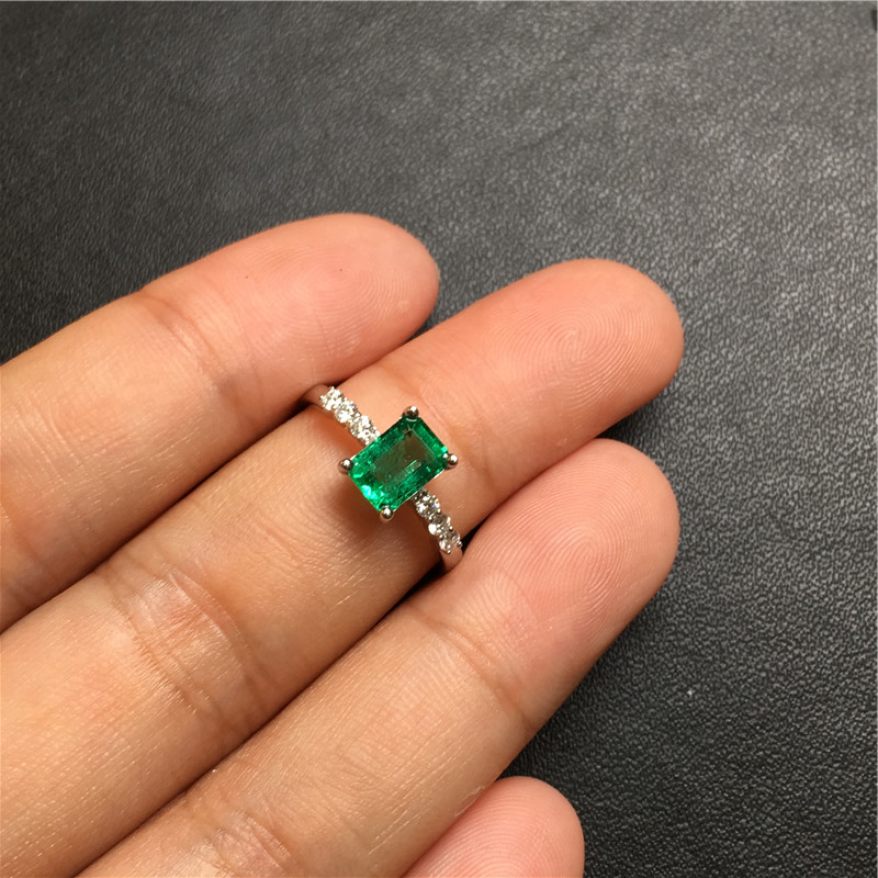 白18K金祖母绿钻戒