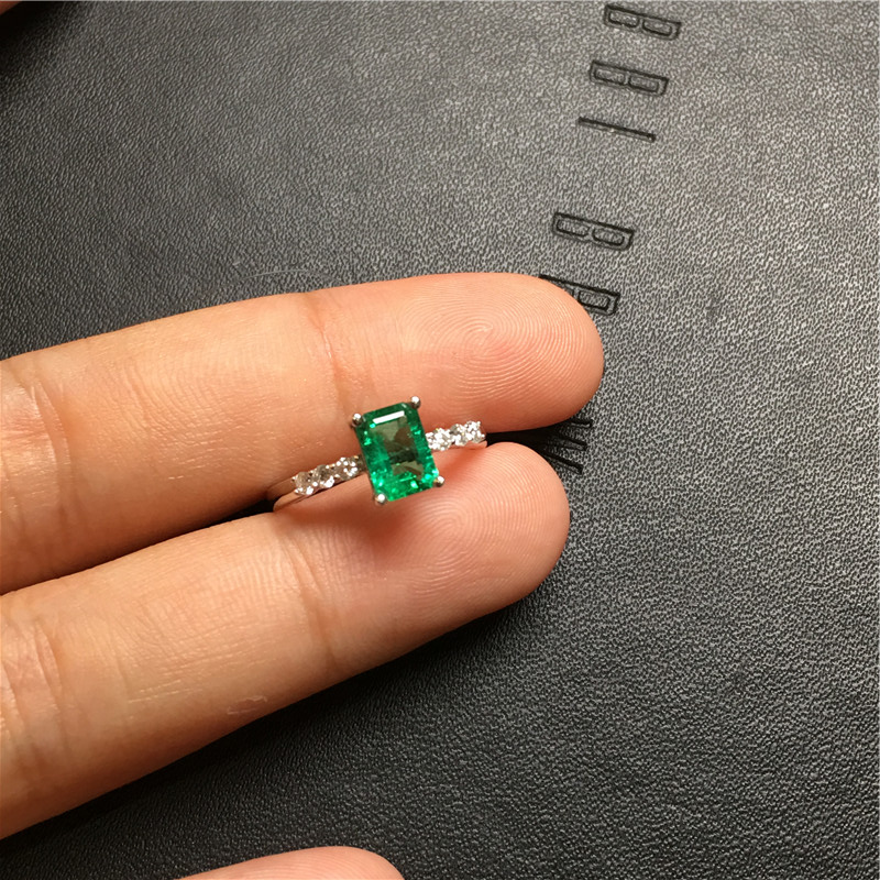 白18K金祖母绿钻戒