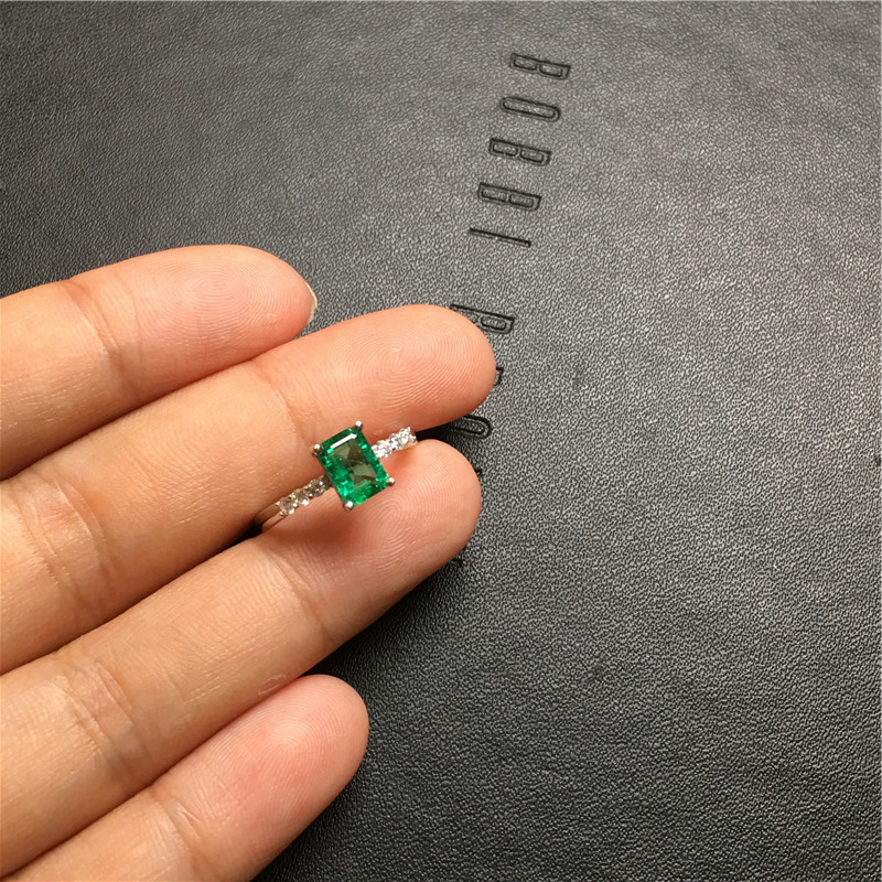 白18K金祖母绿钻戒