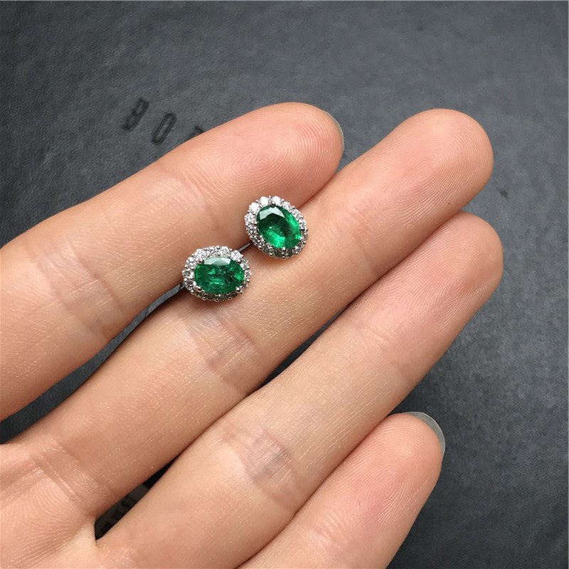 白18K金祖母绿耳钉1.369ct/2p
