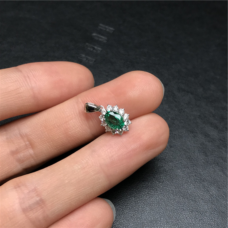 白18K金祖母绿钻坠0.723ct