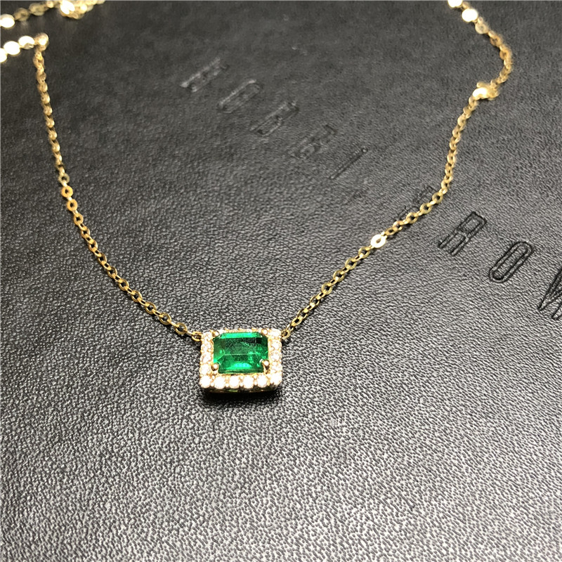 黄18K金祖母绿链牌0.83ct