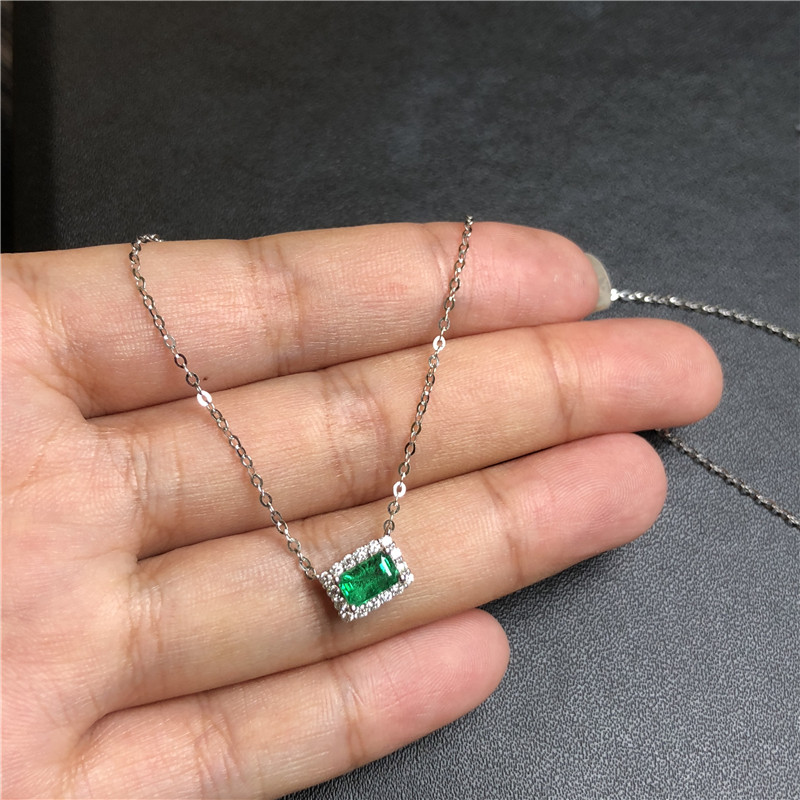 白18K金祖母绿链牌0.51ct