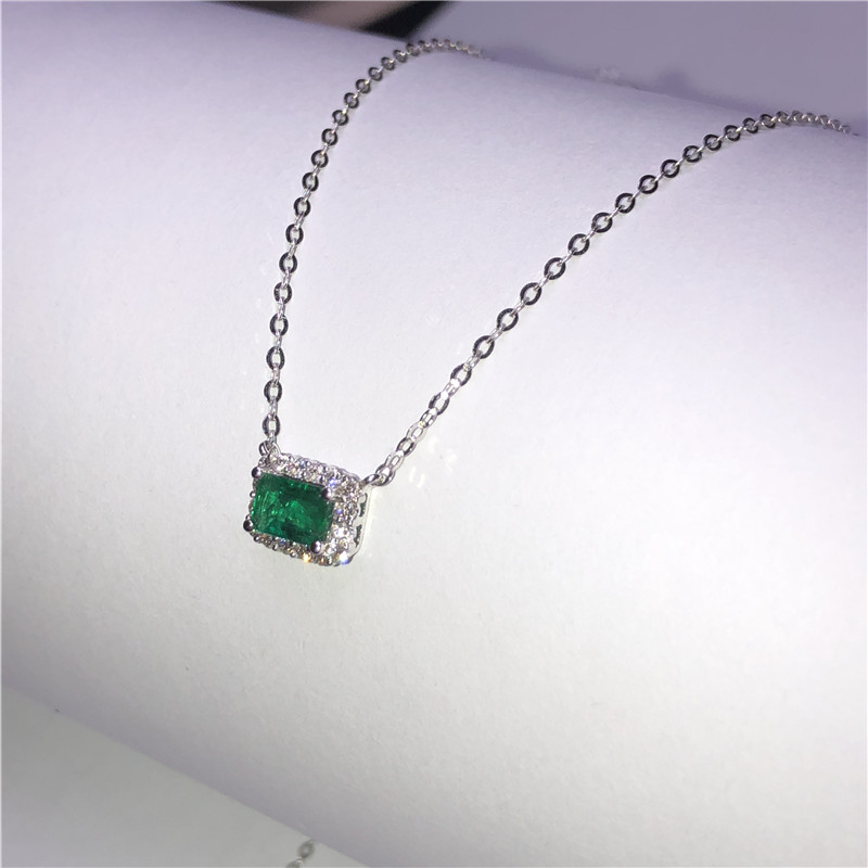 白18K金祖母绿链牌0.45ct