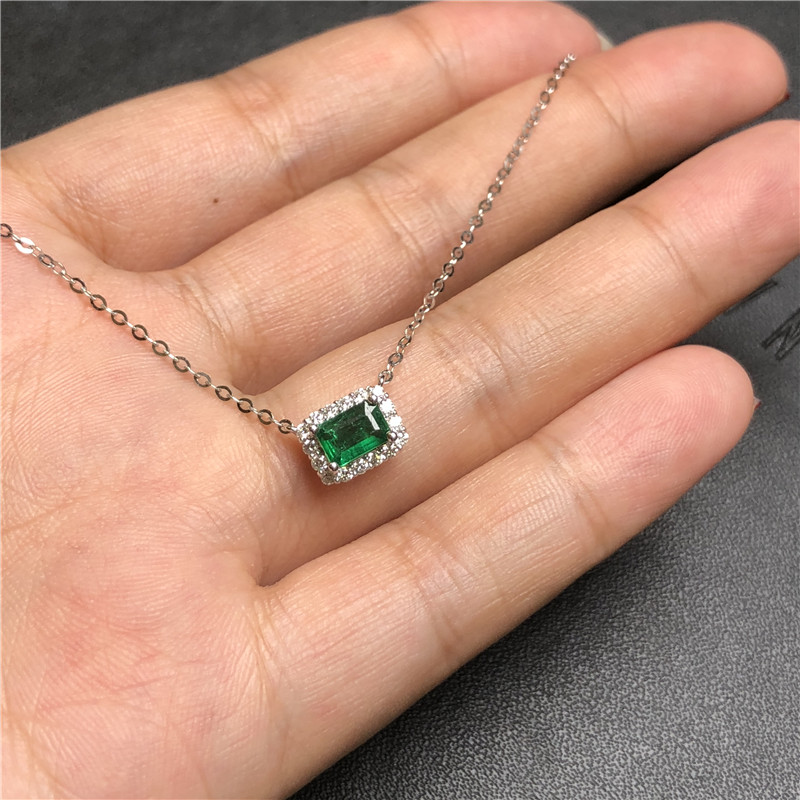 白18K金祖母绿链牌0.45ct