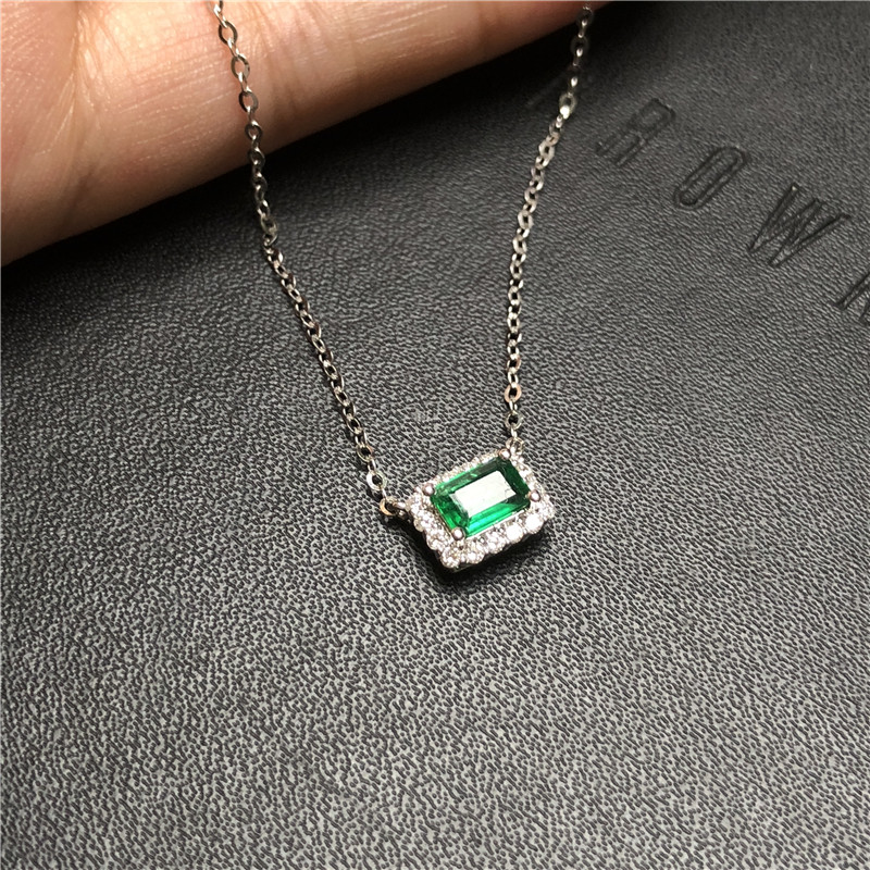 白18K金祖母绿链牌0.45ct