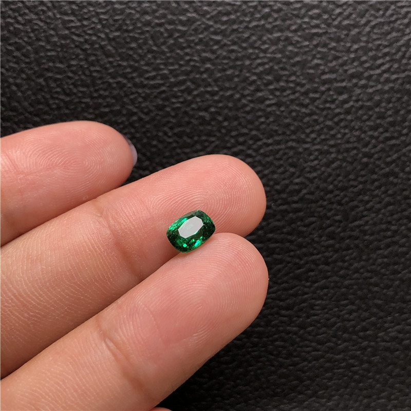 赞比亚祖母绿裸石1.01ctvivid green
