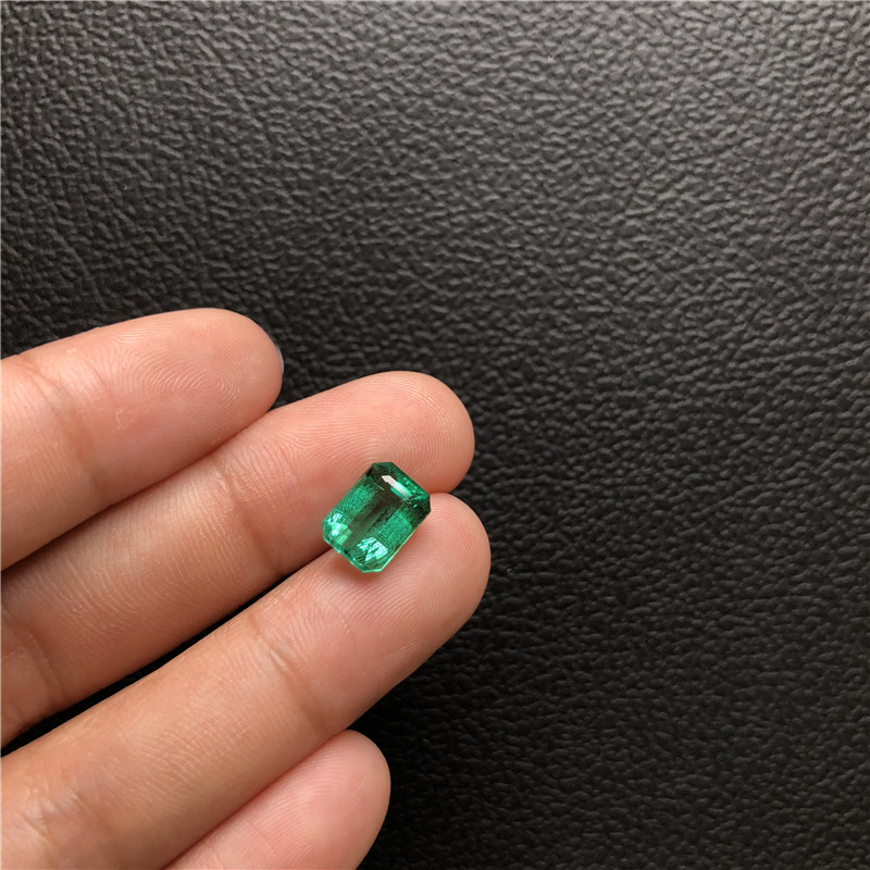 赞比亚祖母绿裸石2.80ctMedium green