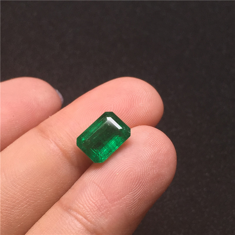 赞比亚祖母绿裸石2.43ct Vivid Green minor