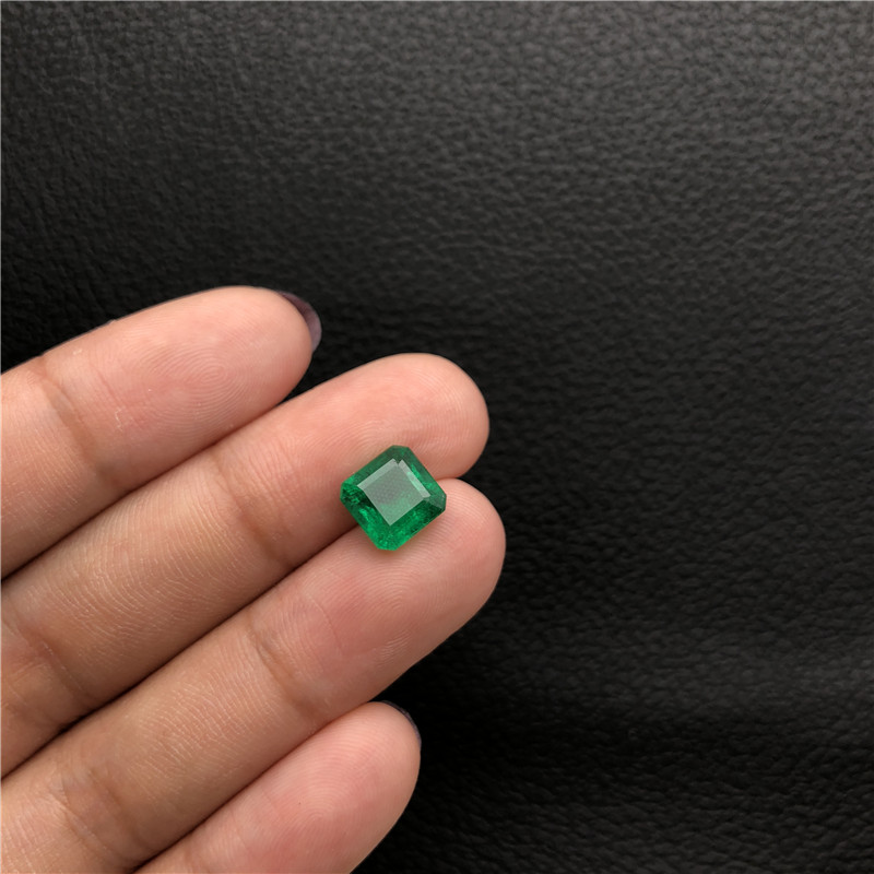 赞比亚祖母绿裸石2.48ct Vivid Green minor