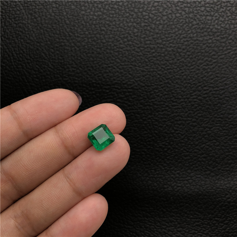 赞比亚祖母绿裸石2.48ct Vivid Green minor