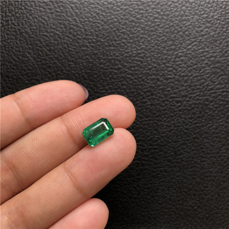 赞比亚祖母绿裸石2.48ct intense green minor