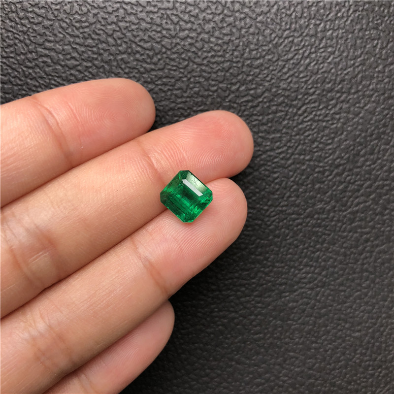 赞比亚祖母绿裸石2.52ct vivid green minor