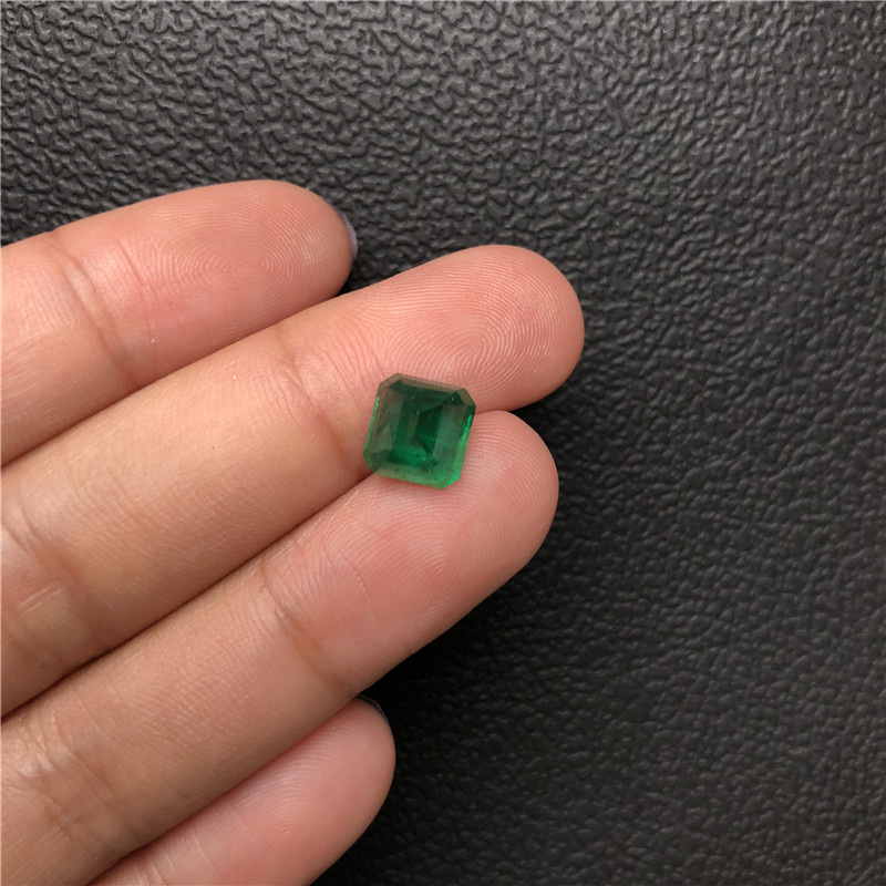 赞比亚祖母绿裸石2.52ct vivid green minor