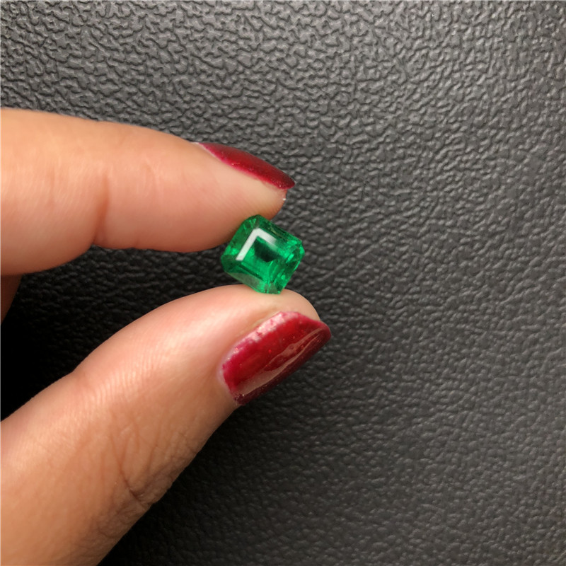 赞比亚祖母绿裸石2.52ct vivid green minor