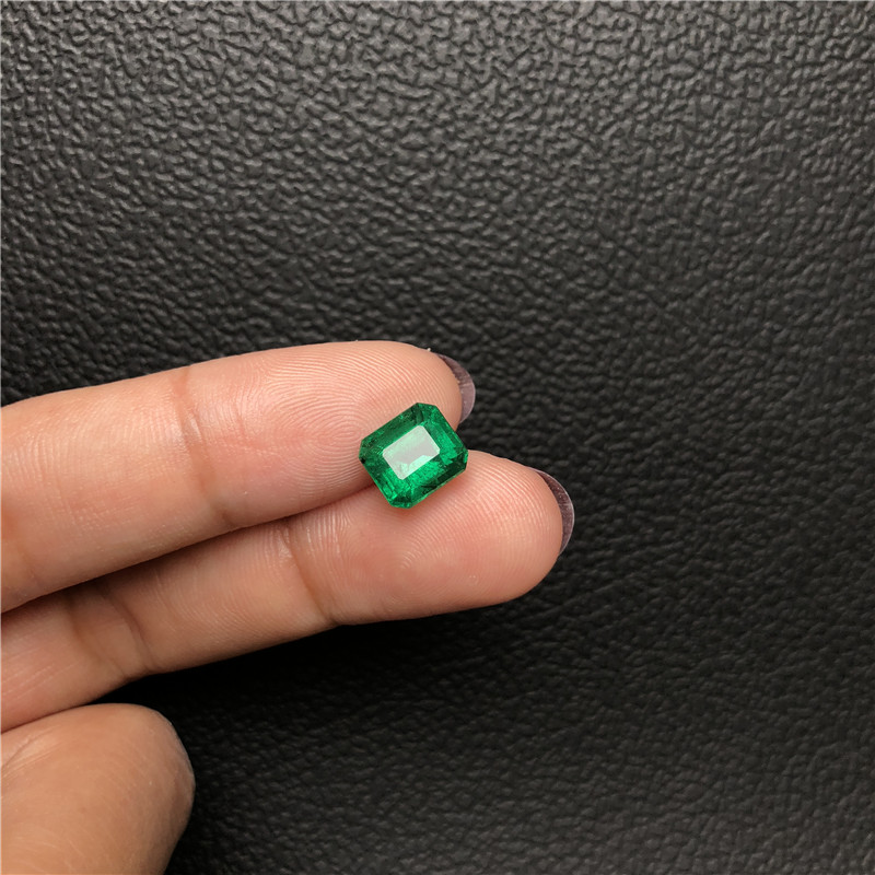 赞比亚祖母绿裸石2.54ct vivid green insignifican