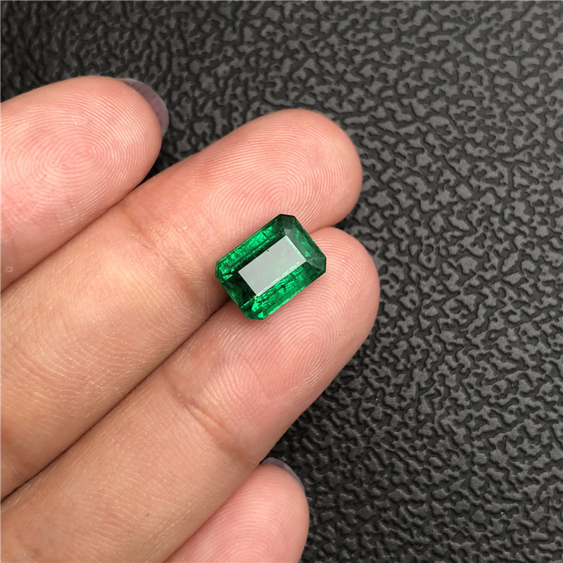 赞比亚祖母绿裸石2.62ct vivid green insignifican