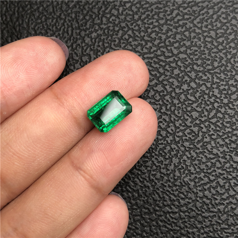 赞比亚祖母绿裸石2.62ct vivid green insignifican