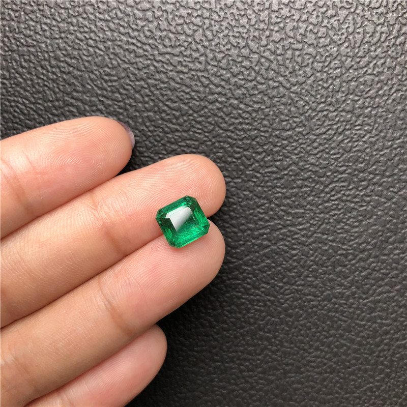 赞比亚祖母绿裸石2.65ct vivid green minor