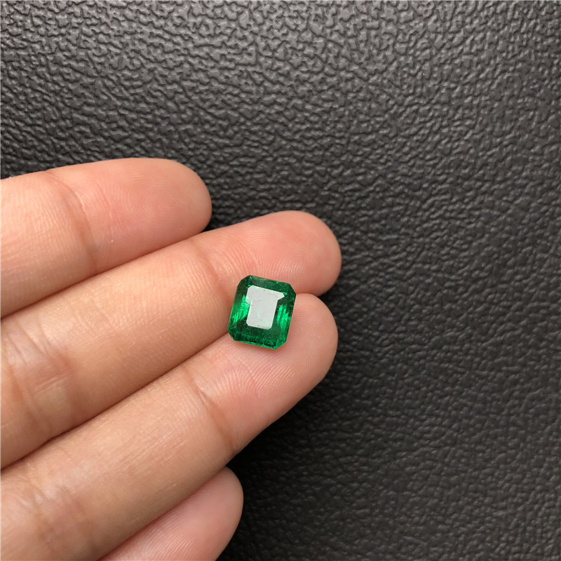 赞比亚祖母绿裸石2.68ct vivid green minor