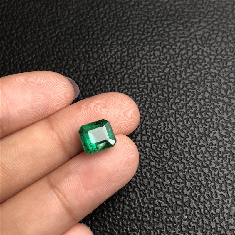 赞比亚祖母绿裸石2.68ct vivid green insigificant