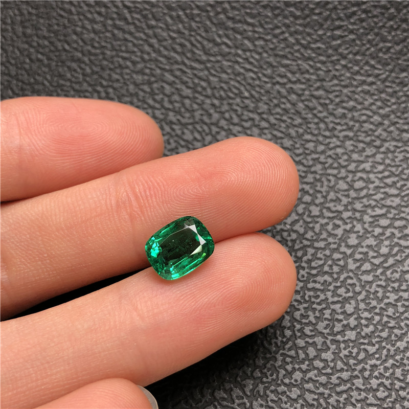 赞比亚祖母绿裸石2.73ct intense green none