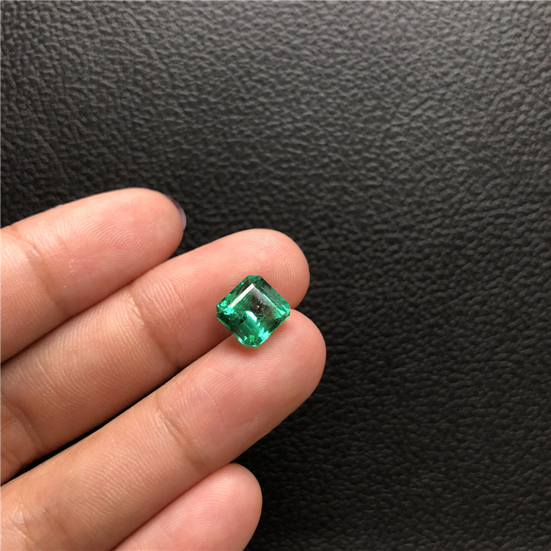 赞比亚祖母绿裸石2.81ct intense green minor