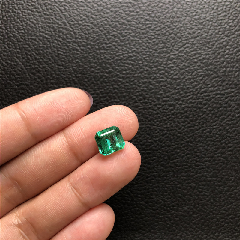 赞比亚祖母绿裸石2.81ct intense green minor