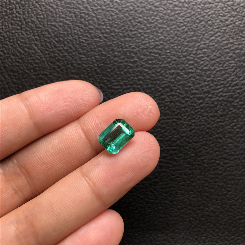 赞比亚祖母绿裸石2.84ct medium green minor